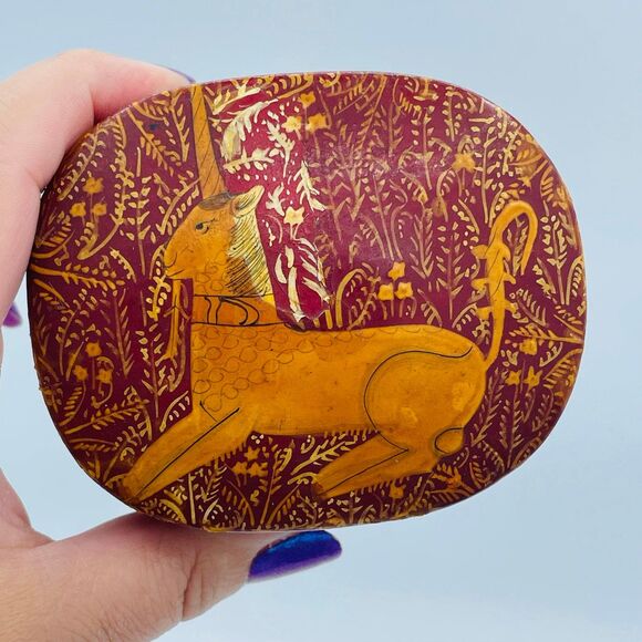 Vintage Hand Painted Wooden Laquered Unique Unicorn Trinket Box Kashmir 1940s - Picture 3 of 11